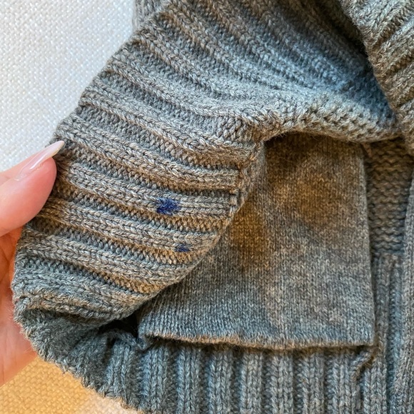 Grey and cream Aritzia sea to sky sweater - Picture 6 of 6